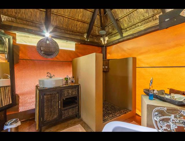 8 BEDROOM BED & BREAKFAST FOR SALE IN MOOILANDE